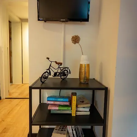 Gemuetliche 2-zimmer Souterrain Apartment *