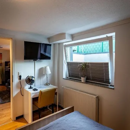 Gemuetliche 2-zimmer Souterrain * דיסלדורף